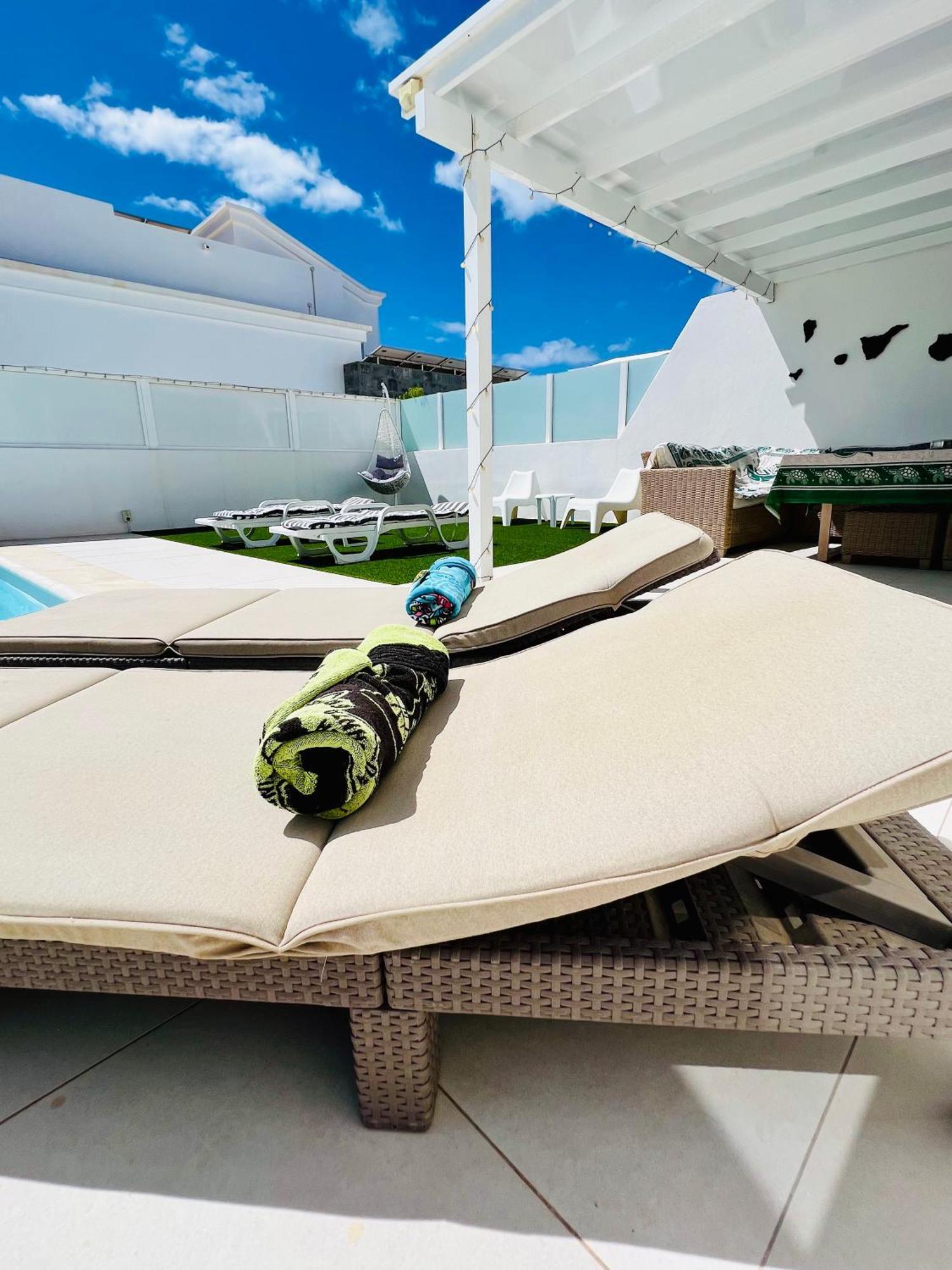 Willa Lovely Sanmar, Heated Pool