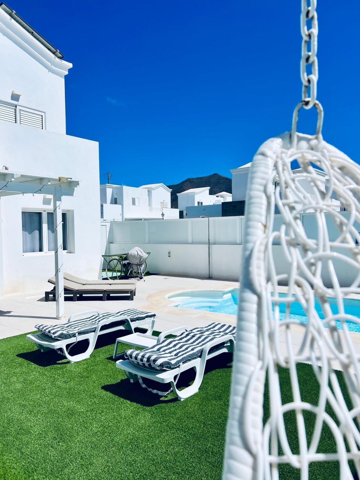 Villa Lovely Sanmar, Heated Pool *